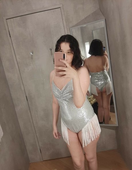 BellaPlays exclusive pornstar image
