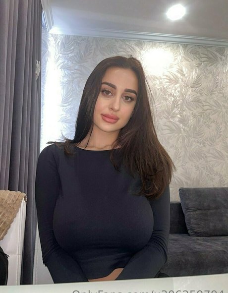your habibi exclusive model image