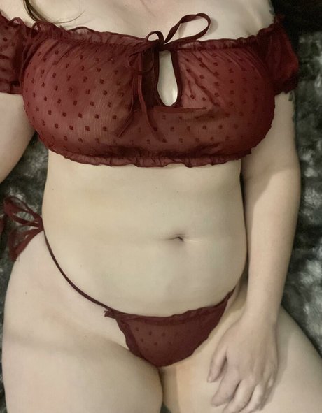 Curvy Nerd Penny sexy actress image