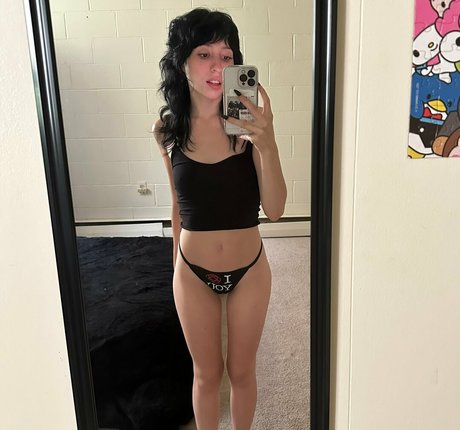 moldiecorpse nude star photos