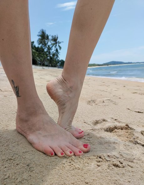 footjobsqueen art model pic