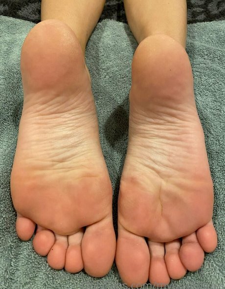 myposedtoes naked pornstar picture