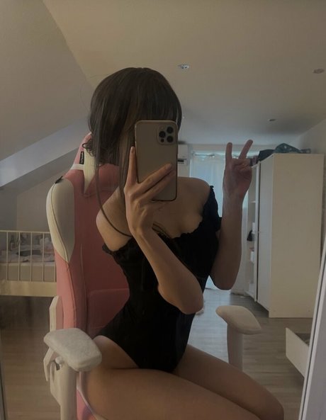 Bnniesxo pornographic model img