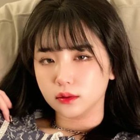 e chi h pornographic actress photo