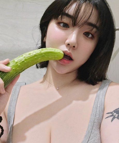 e chi h star nudes pic