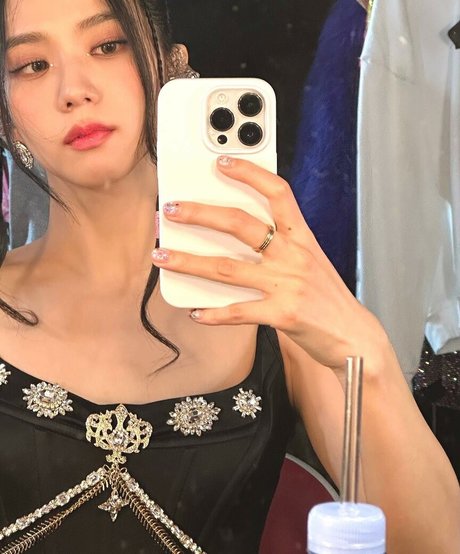 Jisoo art model img