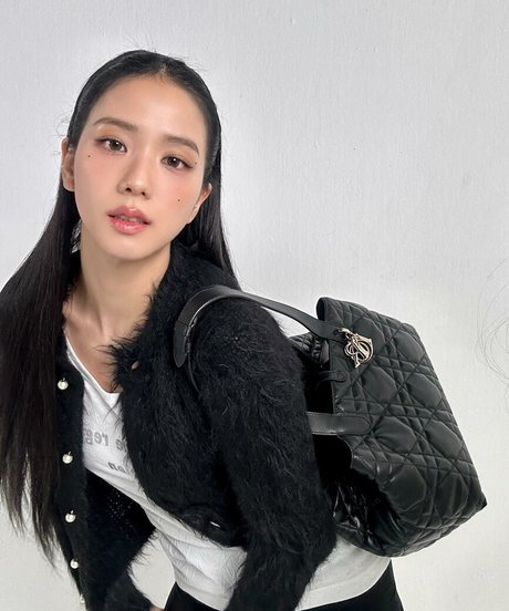 Jisoo exclusive star picture