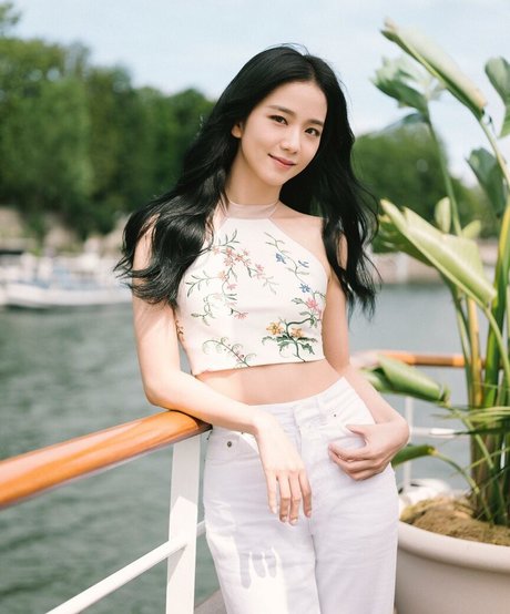 Jisoo star pretty archive