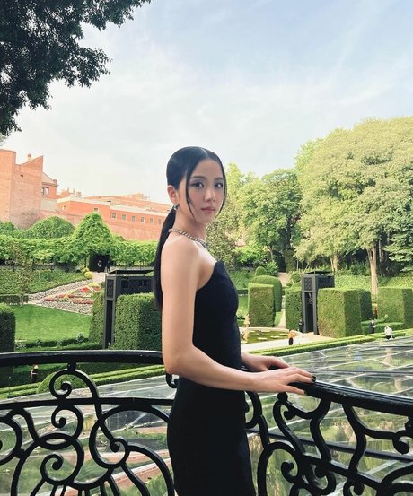 Jisoo naked model picture