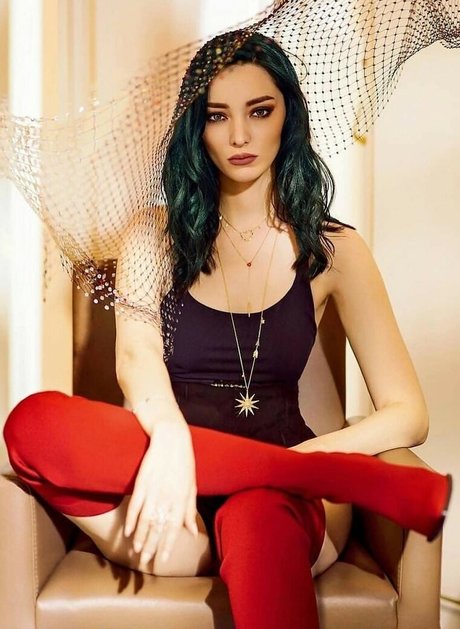 Emma Dumont nice actress archive