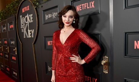 Emma Dumont pornographic actress images