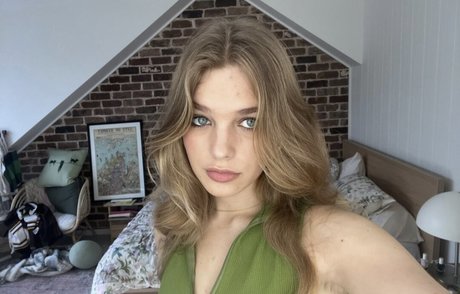 Teagan Croft xxx model pic