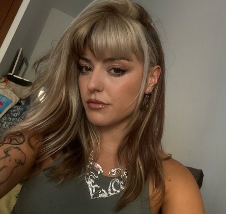 Alba Reche high quality star photos
