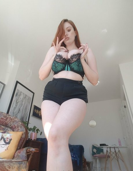 giantessgingerofficial model best pic