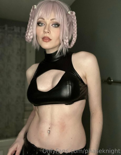 Phaseknight sexy actress picture