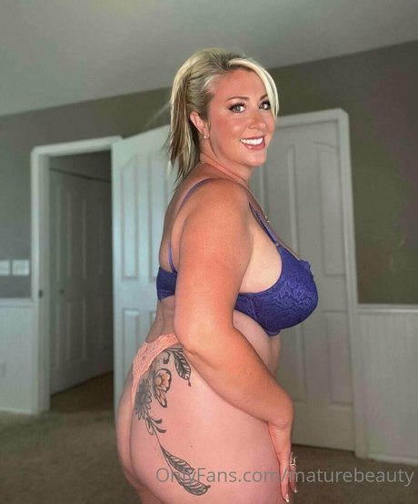 famous midget onlyfans sexy nude gallery