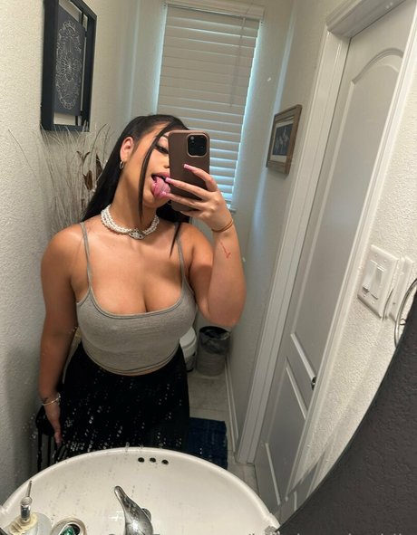 amateur asian onlyfans top picture