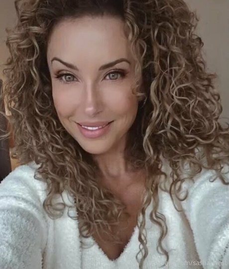 Sasha West pretty model pics