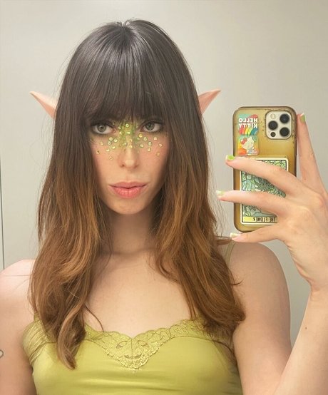 Aria Faye exclusive model pictures
