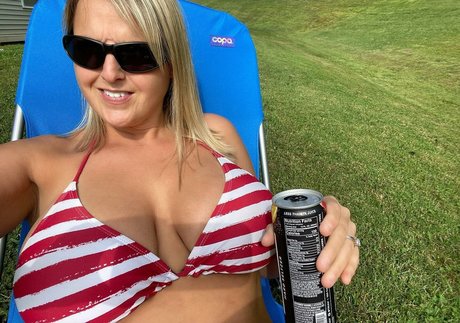 HealthyHappyFitandProud model nudes photos