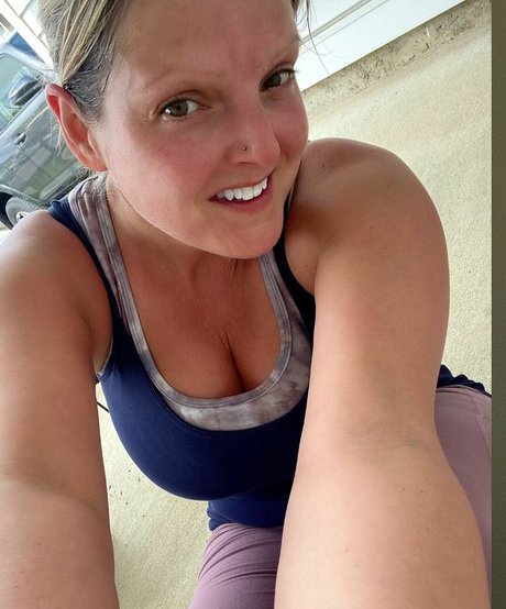 HealthyHappyFitandProud naked actress image
