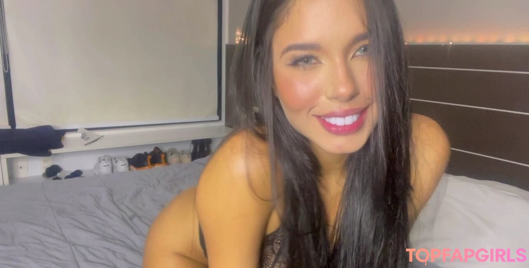 Ester Muniz nude star pictures