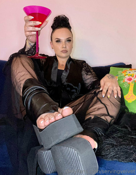 servingvelvet porn actress image