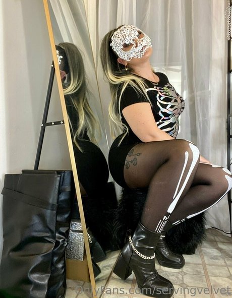 servingvelvet naked star photos
