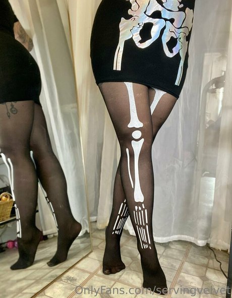 servingvelvet hot model img
