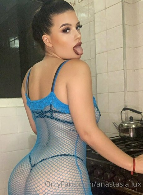 Anastasia lux star top pic