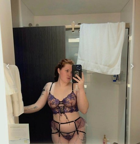 Jessica Melton nude star archive