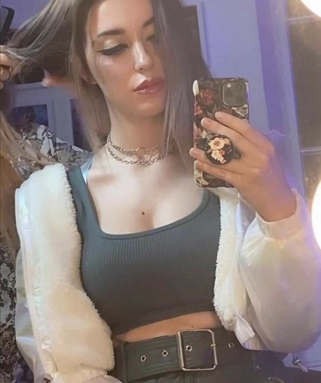 AnniTheDuck hot actress picture