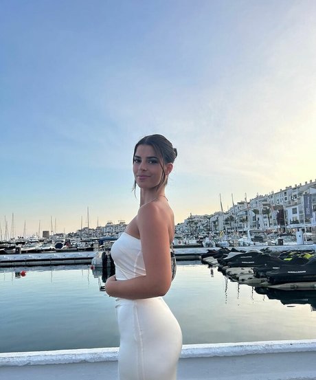 Develique sexy actress galleries