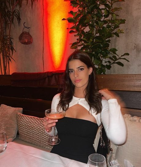 Develique sexy pornstar pics
