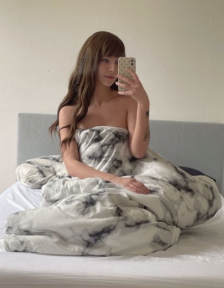Zaraddiction porn star image