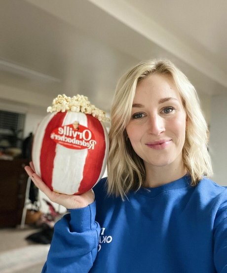 Cassie Popcorn pornographic model picture