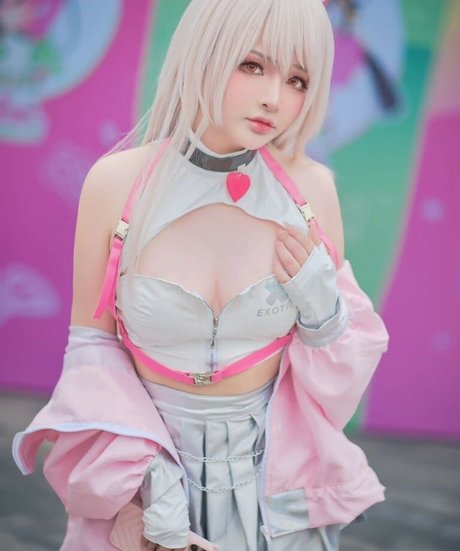 MiMi Chan erotic star pic