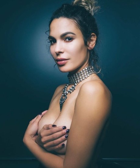 Nadine Velazquez naked model galleries