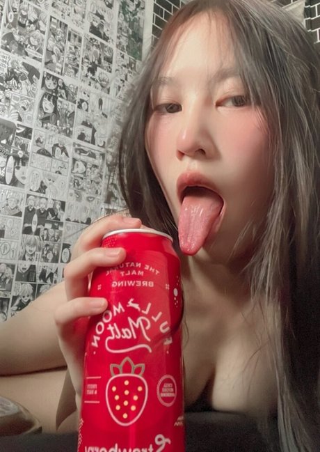 Yunne uwu model free photos