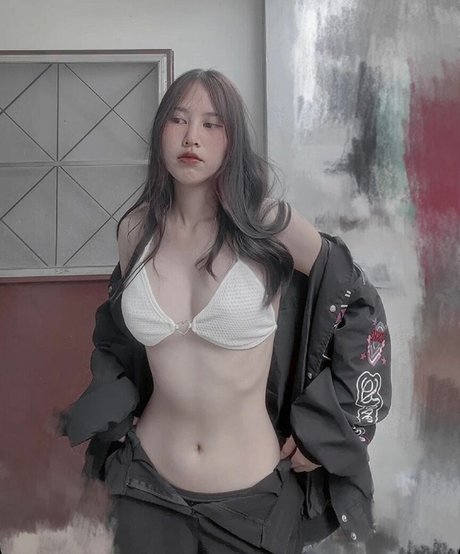 Yunne uwu nudes model img