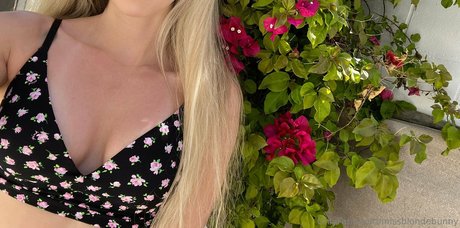 MissBlondeBunny erotic star img
