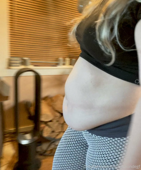 myfatblondegf hot model pic