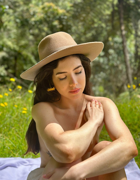soifieeofficial erotic actress picture