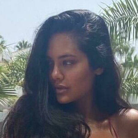 Esha Gupta hot star img