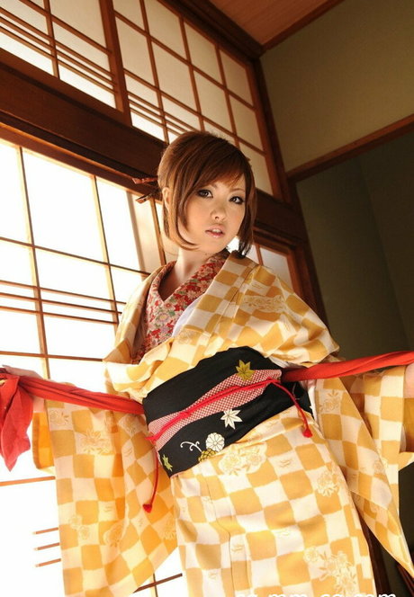 Hamasaki Rio model adult pics