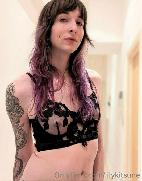lilykitsune naked model photos