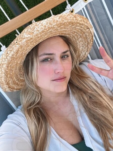 Naomi Kyle art model images