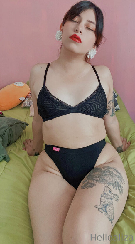 helloaliza naked model archive