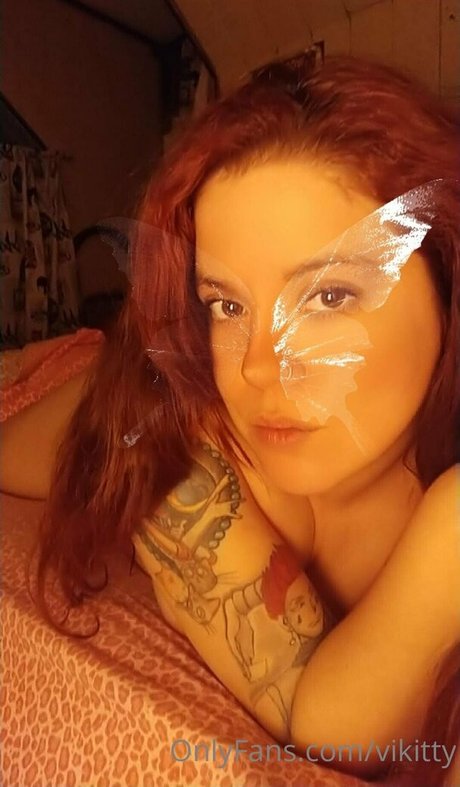 vikitty nude pornstar pic