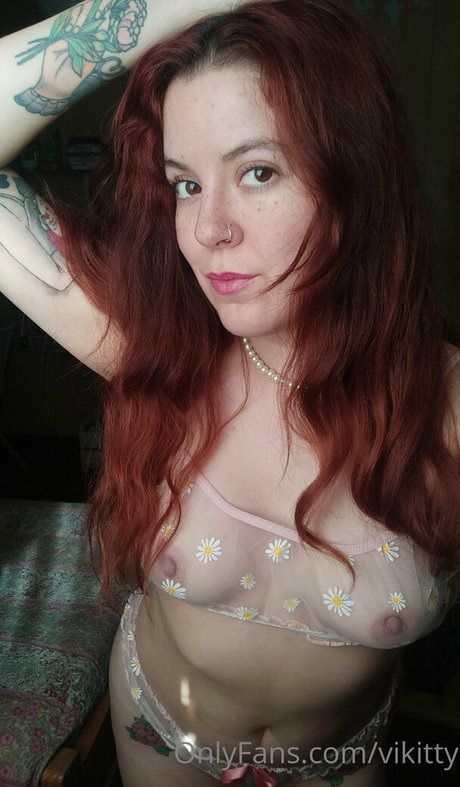 vikitty star nude photos